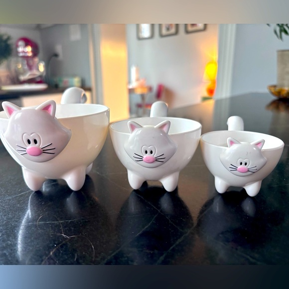 CAT Measuring Cups - Plastic - Picture 3 of 15